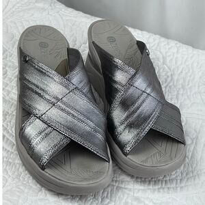 BZees Women's Size 8.5 Silver Fabric Upper Wedge Slip On Comfort Summer Sandal